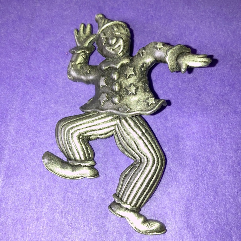 JJ articulated clown brooch
